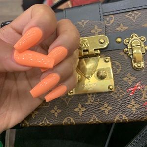 Meet your Posher, Phenomenal